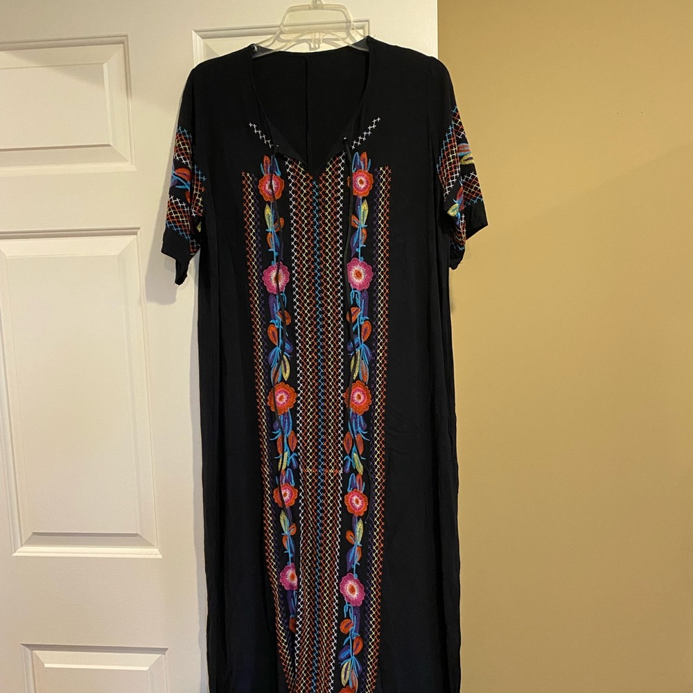 No Huan Yi Chu Embroidered Black Maxi Dress Size One Size Fit All, Beach Style